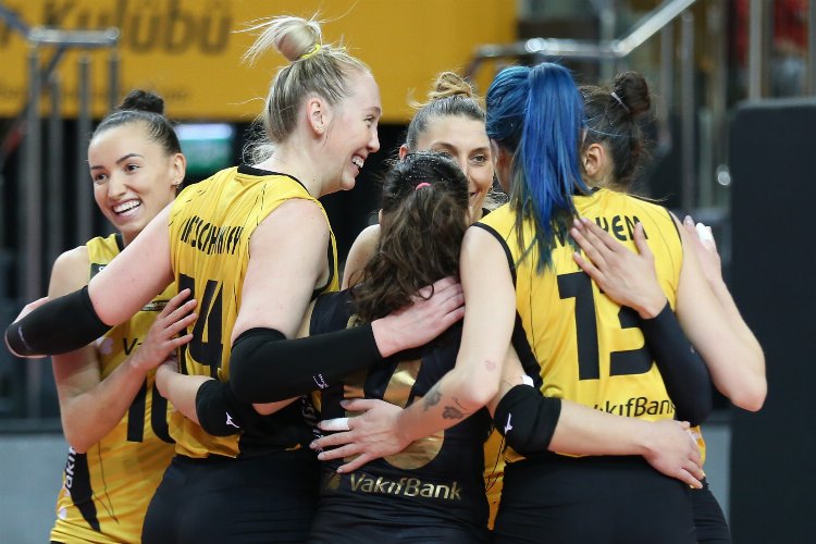 VakıfBank derbi zaferiyle liderliği aldı