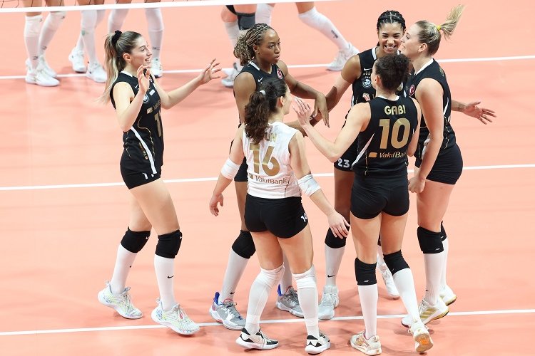 VakıfBank, PTT’ye de set vermedi