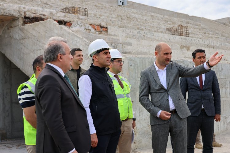 Vali Aygöl'den Bozüyük Stadyumu'na inceleme