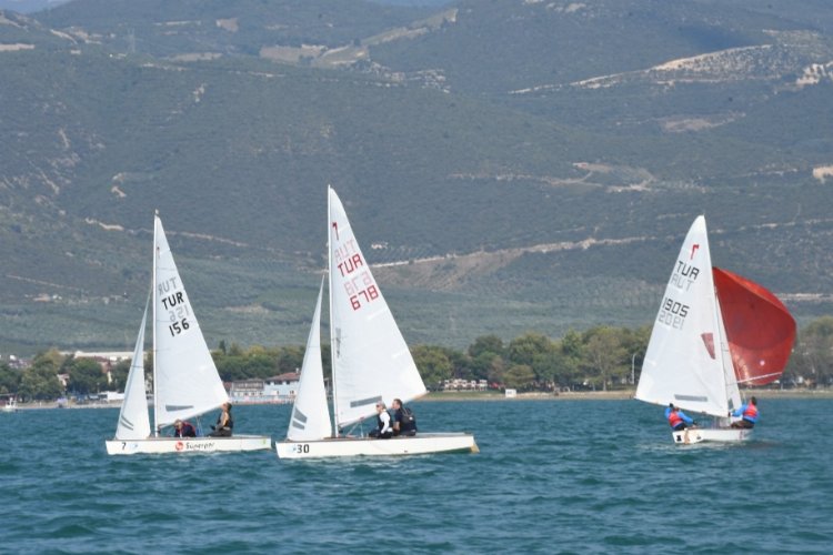 Yelkenler Bursa İznik'te şişiyor