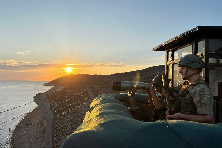 Yunanistan'dan Türkiye'ye geçmeye çalışan 3 kişi yakalandı