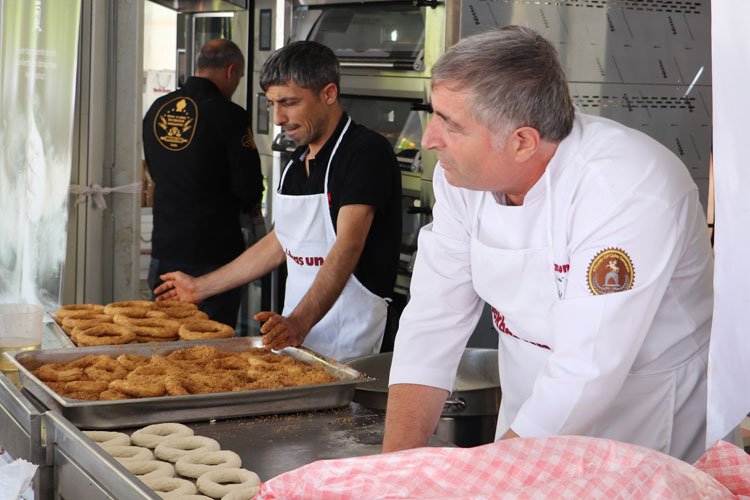 İzmir Alsancak'ta çok tatlı festival