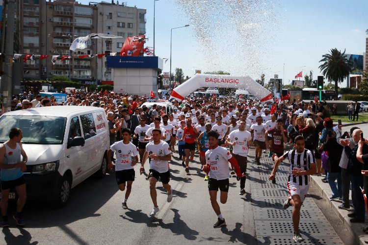 İzmir Karabağlar'da bağımsızlık ruhuyla koştular